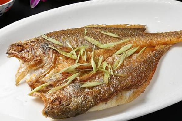 梦见把鱼送给算命先生吃