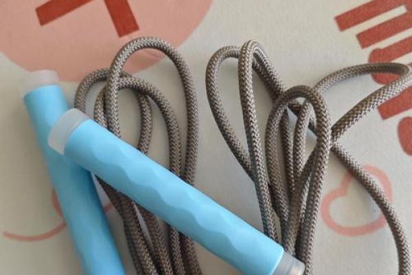 跳八字绳视频 跳八字绳视频