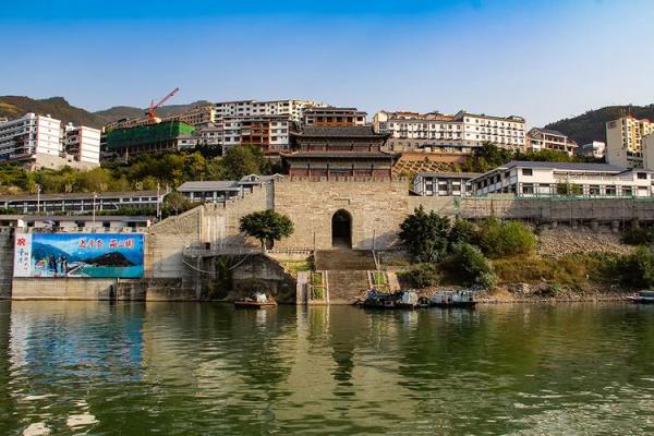 吕祖灵签第六十三签 古人白帝城托孤 吕祖灵签第六十三签 古人白帝城托孤