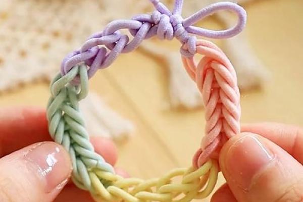 12星座手环怎么编用皮筋 12星座手环怎么编用皮筋