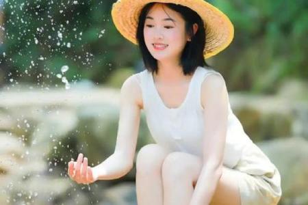 八字属水女孩长相