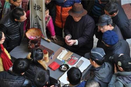 城隍庙灵签抽签仪式视频