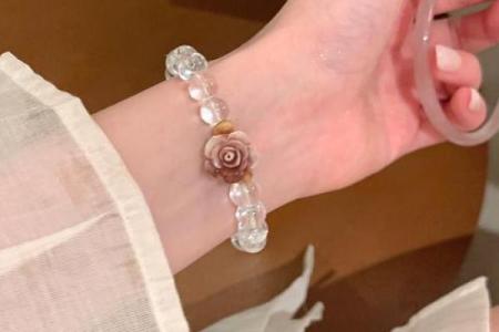 粉色水晶蜜蜡手链适合什么星座