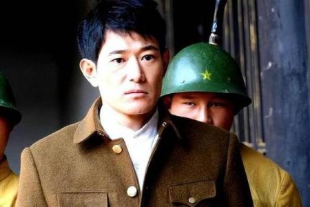 电视剧里的日本军官为什么都喜欢留着八字胡？现实中是这样吗？