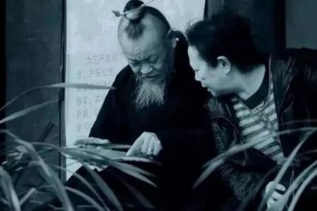 算命点烟烟斜了