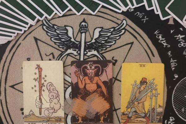 算命还是宽心?她们选择在凌晨玩线上塔罗:抖音话题“塔罗测试”累计播放量已达22.8亿次 算命还是宽心?她们选择在凌晨玩线上塔罗:抖音话题“塔罗测试”累计播放量已达22.8亿次