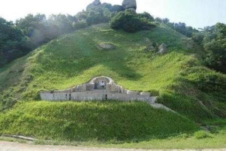 坟墓风水正前方不可以有什么?