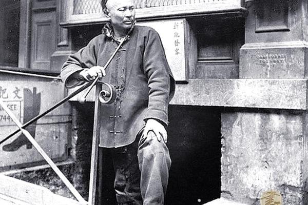 汕头一景区有多个算命摊?工作人员:他们按书来说,不准也没办法 汕头一景区有多个算命摊?工作人员:他们按书来说,不准也没办法