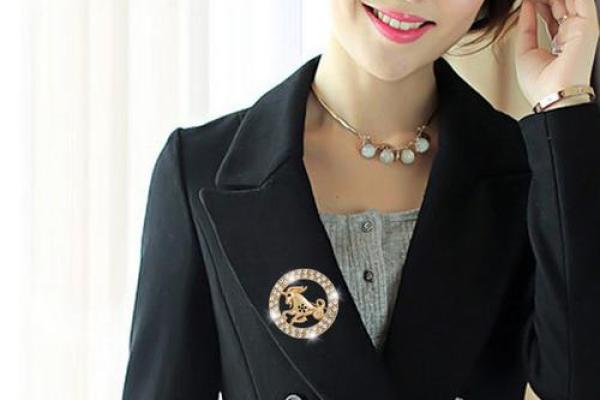 十二星座最适合戴什么胸针