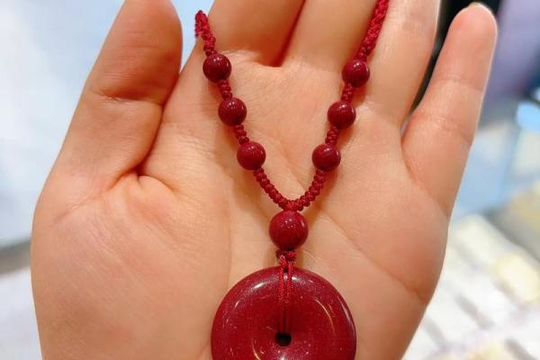 红朱砂适合什么星座戴在身上