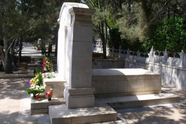 八宝山风水_在春风得意之时安排好后路这是对的吗