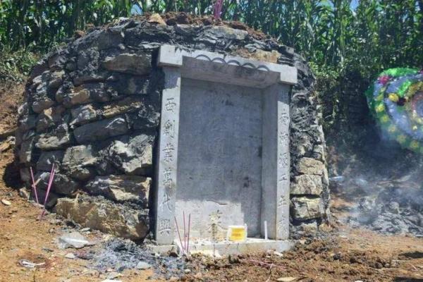 阴宅风水墓地墓碑有何讲究揭秘 阴宅风水墓地墓碑有何讲究揭秘