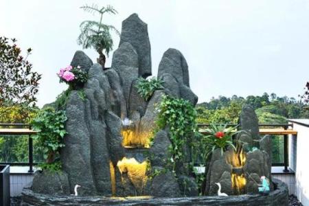 房子前面装假山喷泉风水